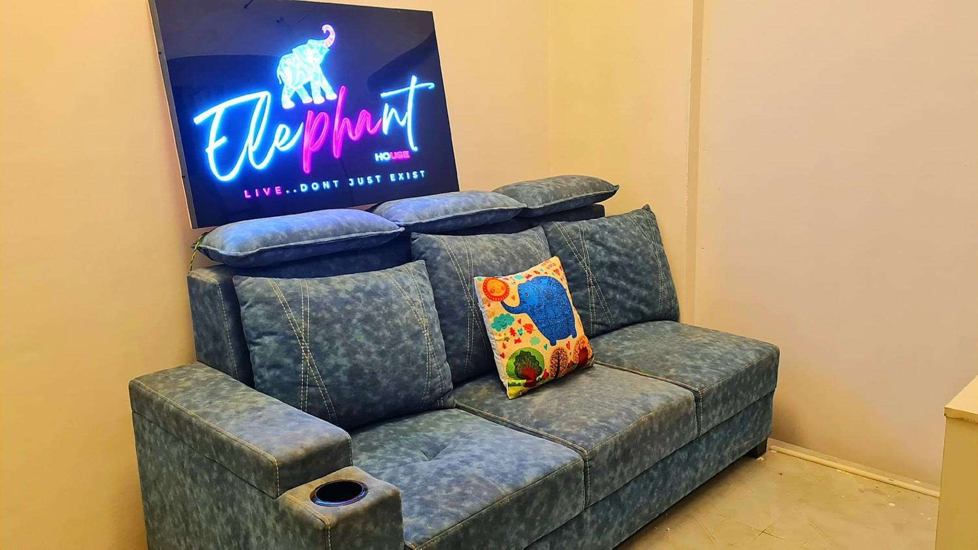 Elephant House - Boutique Stays バラナシ エクステリア 写真